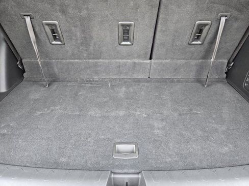 Used 2022 Chevrolet Traverse LT FWD image 33