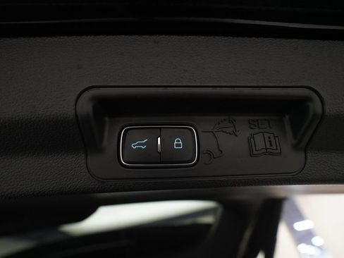 Used 2023 Ford Explorer XLT w/ Equipment Group 202A AWD/4WD image 15