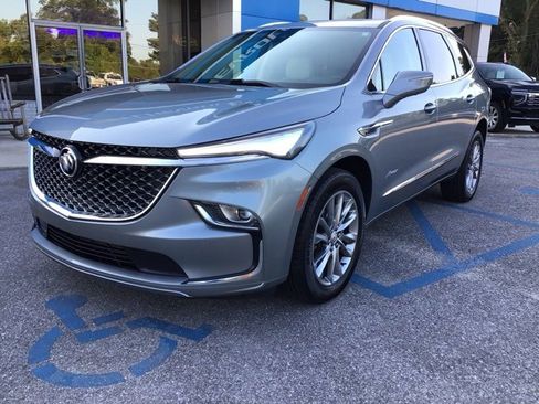 Used 2024 Buick Enclave Avenir image 2