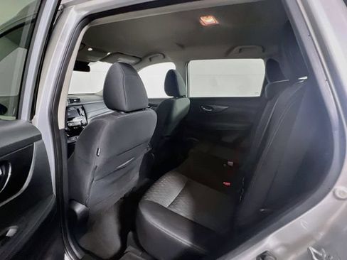 Used 2019 Nissan Rogue SV FWD image 17