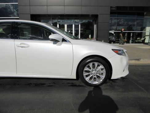 Used 2013 Lexus ES 300h w/ Luxury Pkg FWD image 12