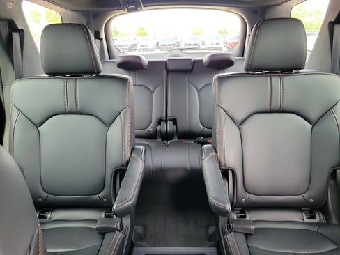 Used 2024 Honda Pilot TrailSport image 19