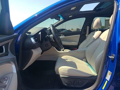 Used 2022 Genesis G70 2.0T w/ Prestige Package AWD/4WD image 12