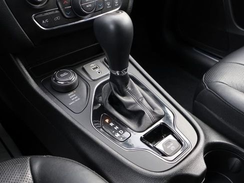 Used 2020 Jeep Cherokee Limited AWD/4WD image 23
