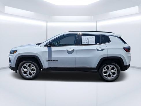 Used 2024 Jeep Compass Latitude AWD/4WD image 5