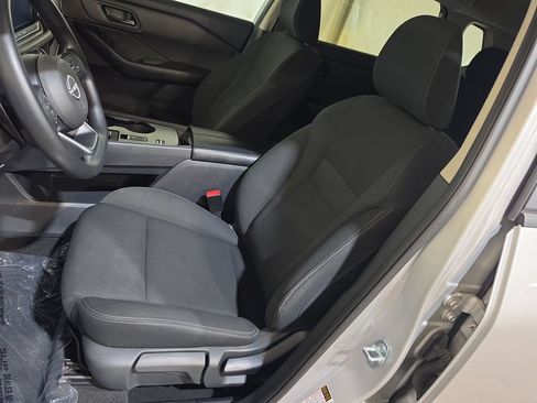 Used 2024 Nissan Rogue S FWD image 13