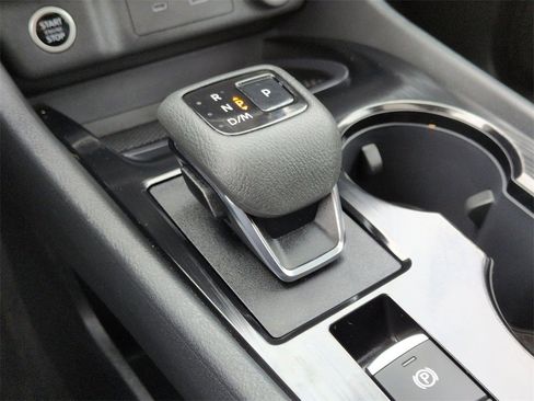 Used 2023 Nissan Rogue SV w/ SV Premium Package image 11