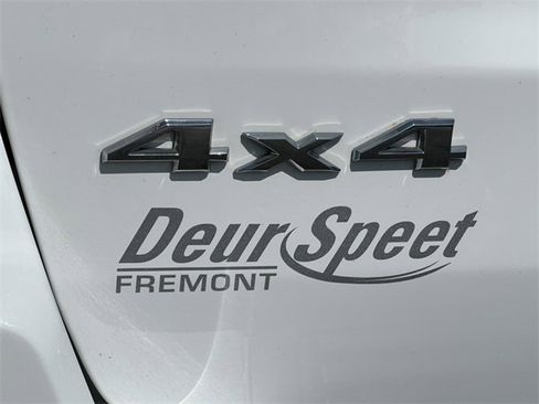 Used 2021 Jeep Grand Cherokee Laredo image 2