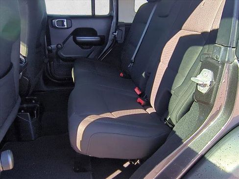 Used 2019 Jeep Wrangler Unlimited Sport image 19