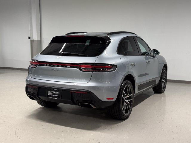 Certified 2026 Porsche Macan AWD/4WD image 3