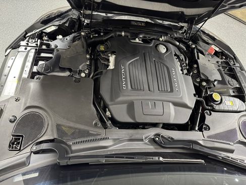 Used 2017 Jaguar F-TYPE R image 33