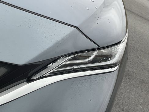 Used 2021 Toyota Venza Limited image 10