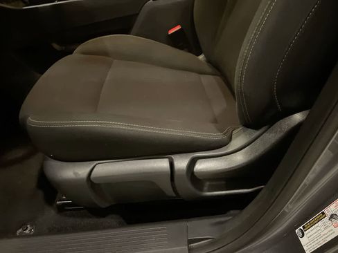 Used 2024 Nissan Rogue S image 12