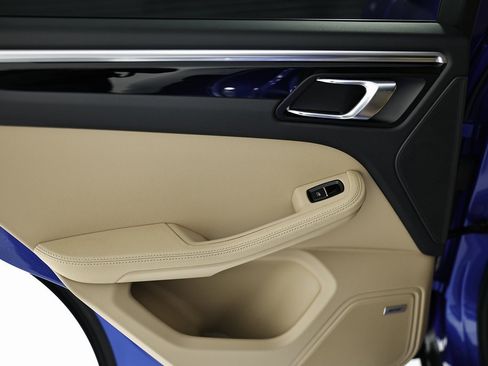 Certified 2021 Porsche Macan image 25