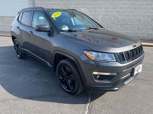 Used 2018 Jeep Compass Latitude w/ Popular Equipment Group AWD/4WD image 2