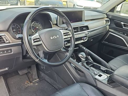 Used 2022 Kia Telluride EX w/ EX Premium Package FWD image 11
