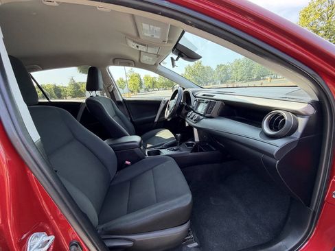 Used 2017 Toyota RAV4 LE w/ Carpet Mat Package FWD image 15