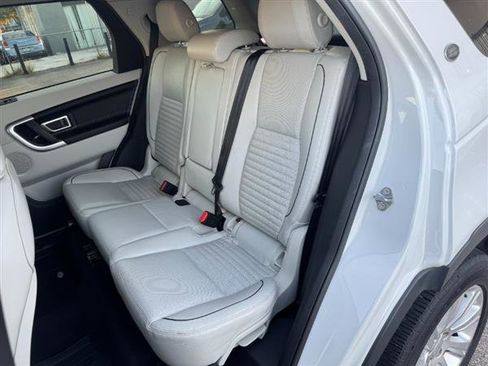 Used 2018 Land Rover Discovery Sport HSE Luxury image 17