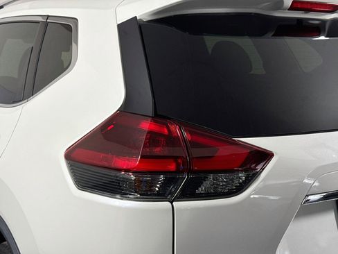 Used 2020 Nissan Rogue SV FWD image 36