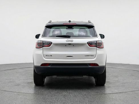 Used 2025 Jeep Compass Latitude image 7