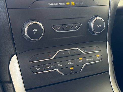 Used 2019 Ford Edge SEL FWD image 46