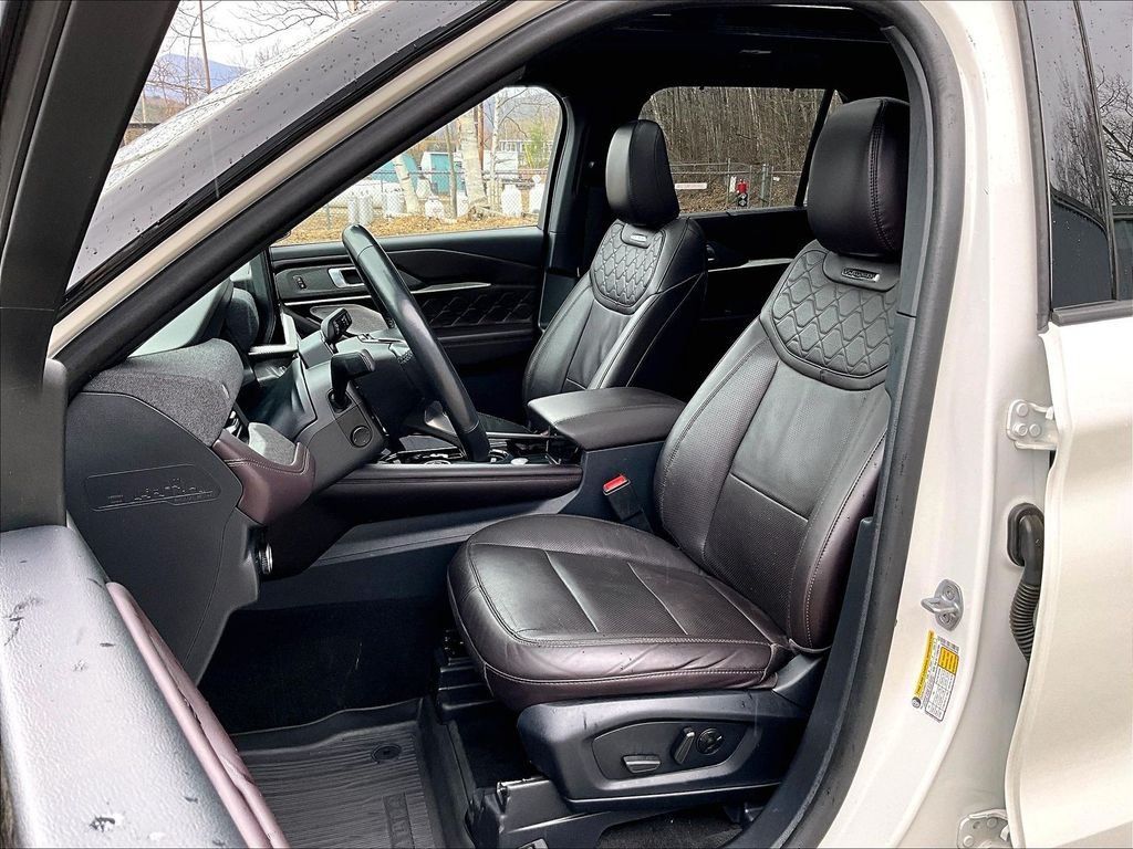 Used 2025 Ford Explorer Platinum w/ Ultimate Package AWD/4WD image 10