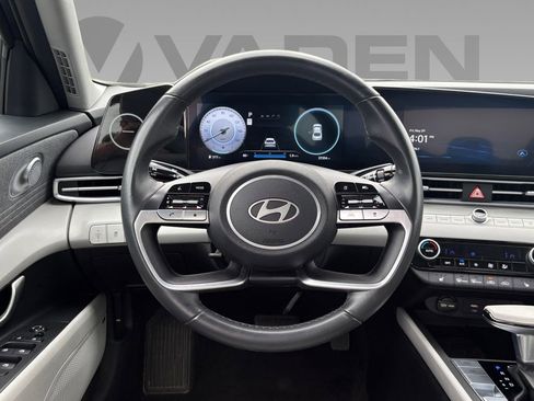 Used 2025 Hyundai Elantra Limited FWD image 12