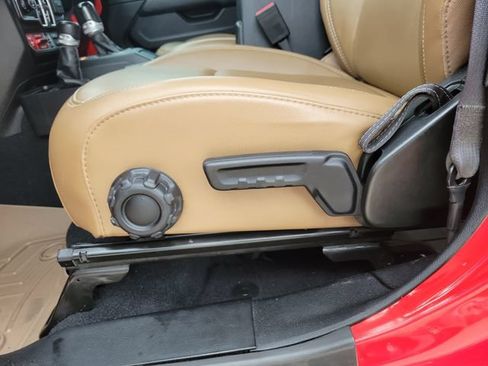 Used 2022 Jeep Gladiator Rubicon w/ Cold Weather Group AWD/4WD image 18