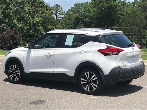 Used 2020 Nissan Kicks SV FWD image 3