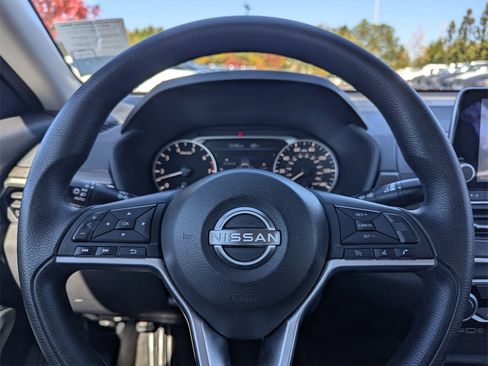 Used 2024 Nissan Altima 2.5 SV image 19