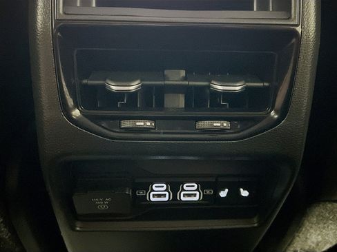 Used 2024 Jeep Grand Cherokee Limited AWD/4WD image 18