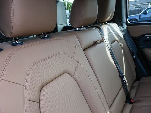 New 2026 Land Rover Defender 110 X-Dynamic SE image 21