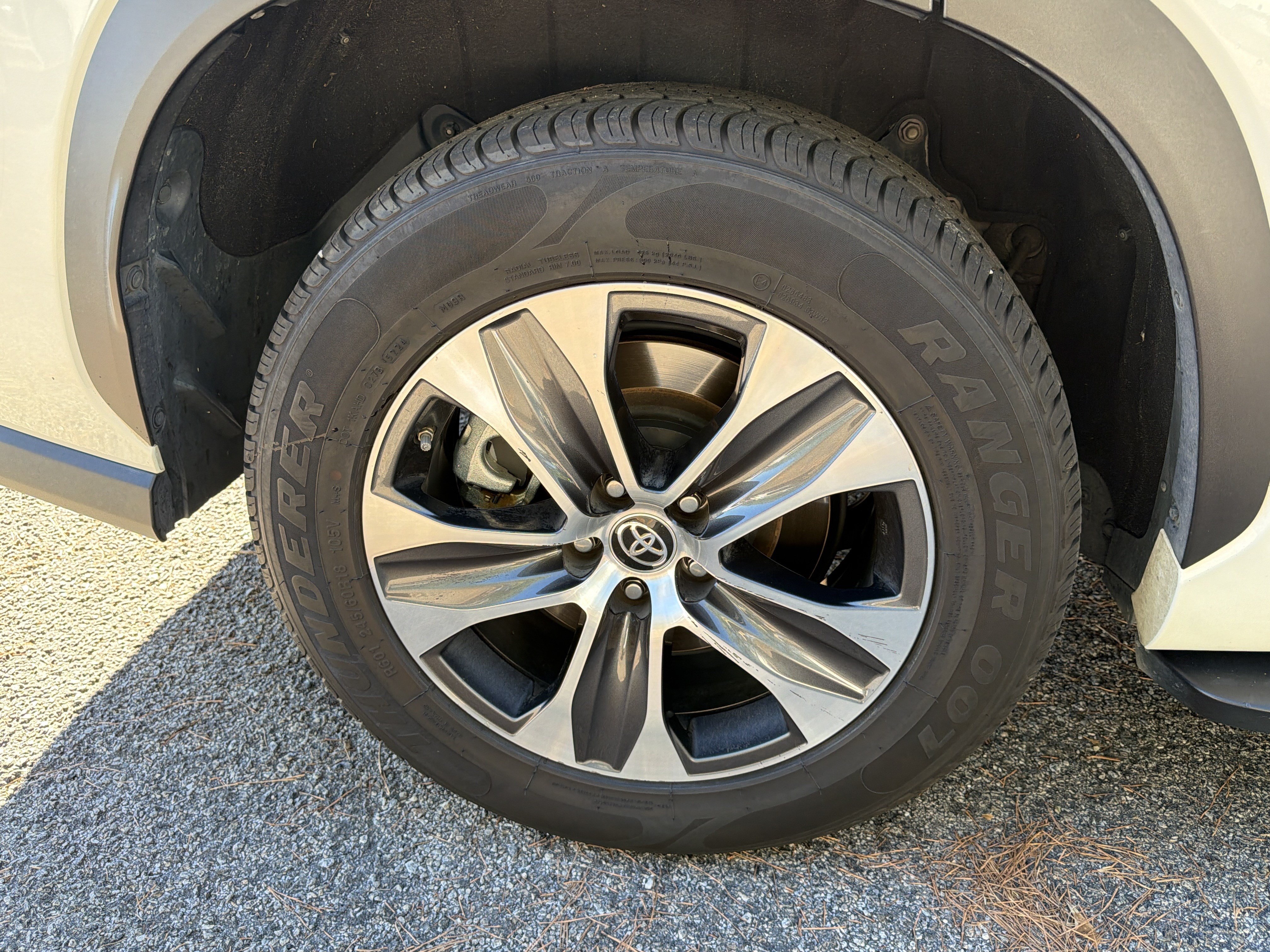Used 2020 Toyota Highlander XLE FWD image 8