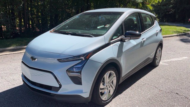 Used 2023 Chevrolet Bolt LT w/ Driver Confidence Package FWD image 1