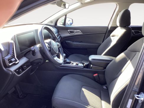 Used 2023 Kia Sportage LX image 9