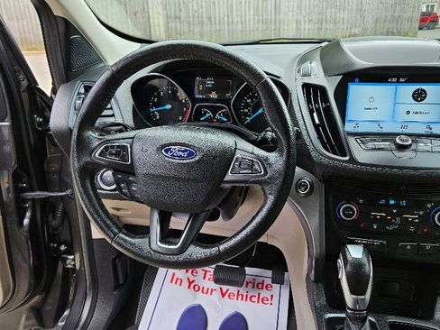 Used 2019 Ford Escape SEL image 16