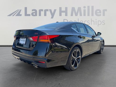 Used 2024 Nissan Altima 2.5 SR w/ SR Premium Package FWD image 5