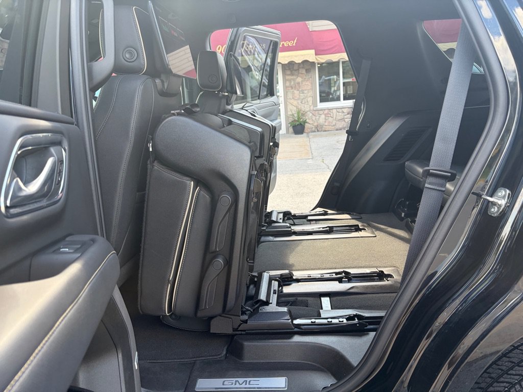 Used 2024 GMC Yukon SLT w/ SLT Luxury Package AWD/4WD image 37