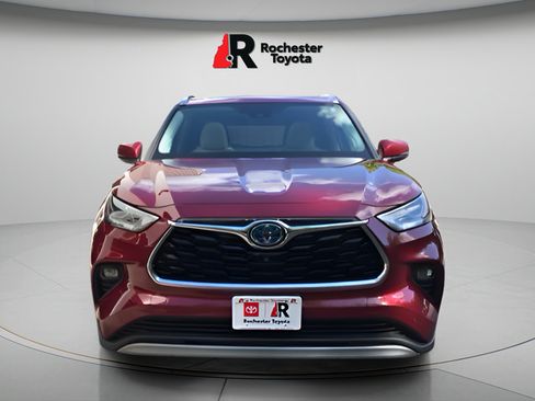 Certified 2021 Toyota Highlander Platinum AWD/4WD image 2