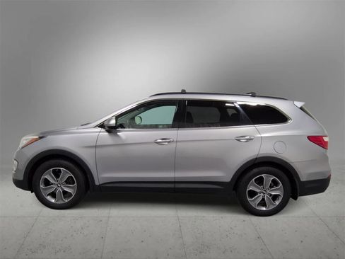 Used 2015 Hyundai Santa Fe GLS image 5