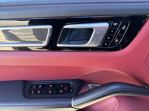 Used 2021 Porsche Cayenne Turbo image 17