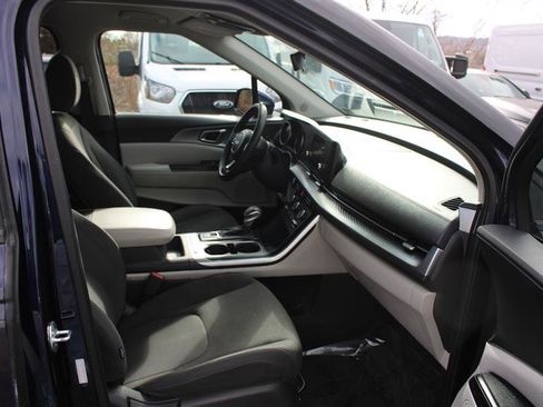 Used 2022 Kia Carnival LX image 13