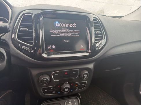 Used 2018 Jeep Compass Limited AWD/4WD image 13