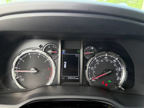 Used 2023 Toyota 4Runner Limited AWD/4WD image 17