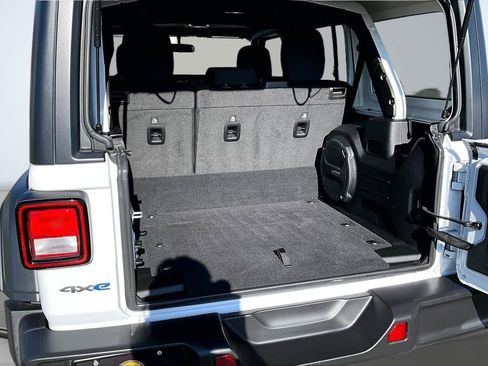 Used 2023 Jeep Wrangler Unlimited w/ Cold Weather Group image 19