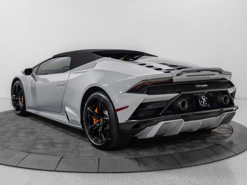 Used 2021 Lamborghini Huracan EVO RWD image 18