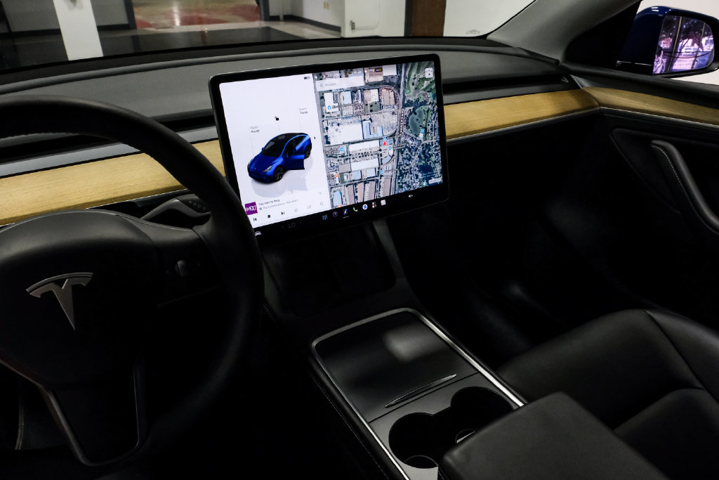 Used 2024 Tesla Model Y Long Range AWD/4WD image 20