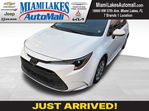 Used 2023 Toyota Corolla LE image 1