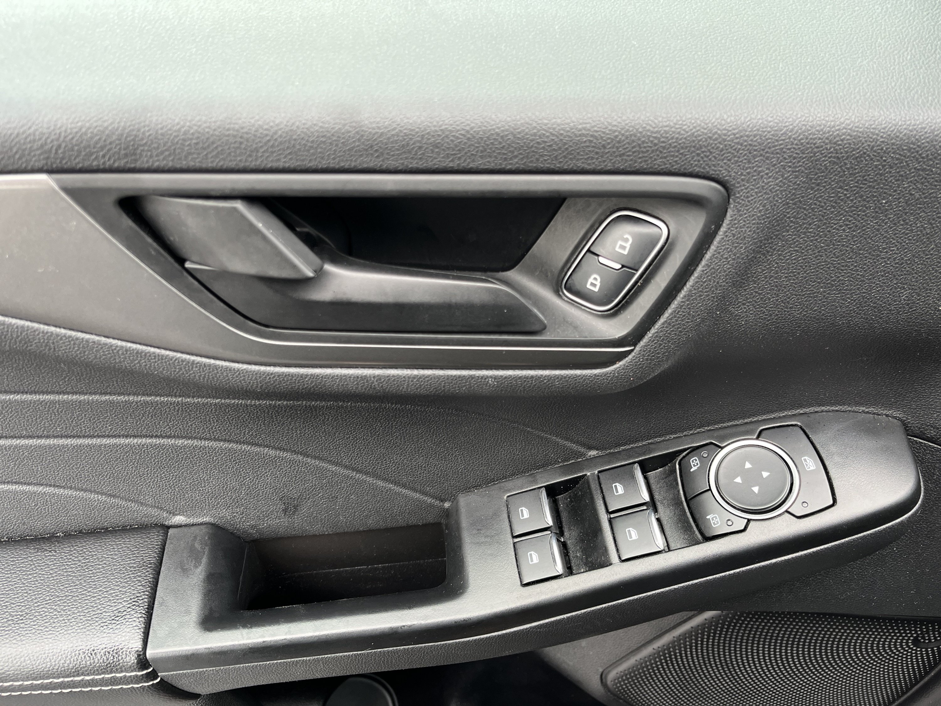 Used 2025 Ford Escape Active AWD/4WD image 16