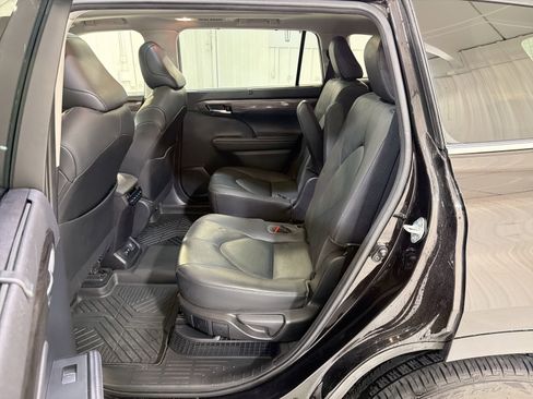 Used 2020 Toyota Highlander Platinum image 25